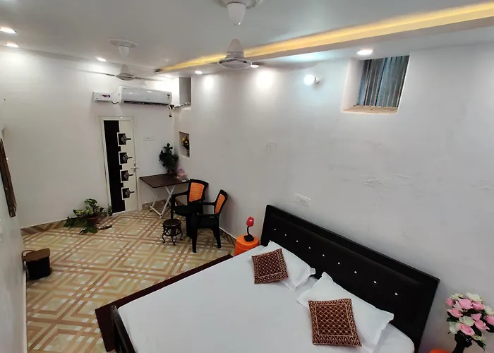 A Shivangan Heritage Home Stay Near Ghat