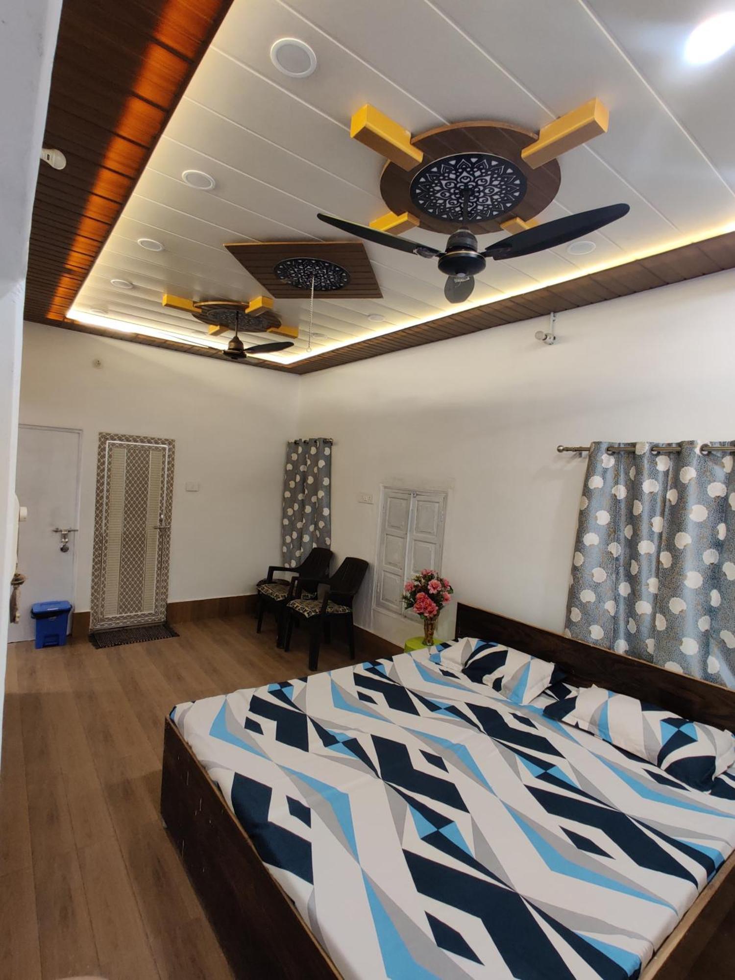 A Shivangan Heritage Near Ghat Homestay Varanasi