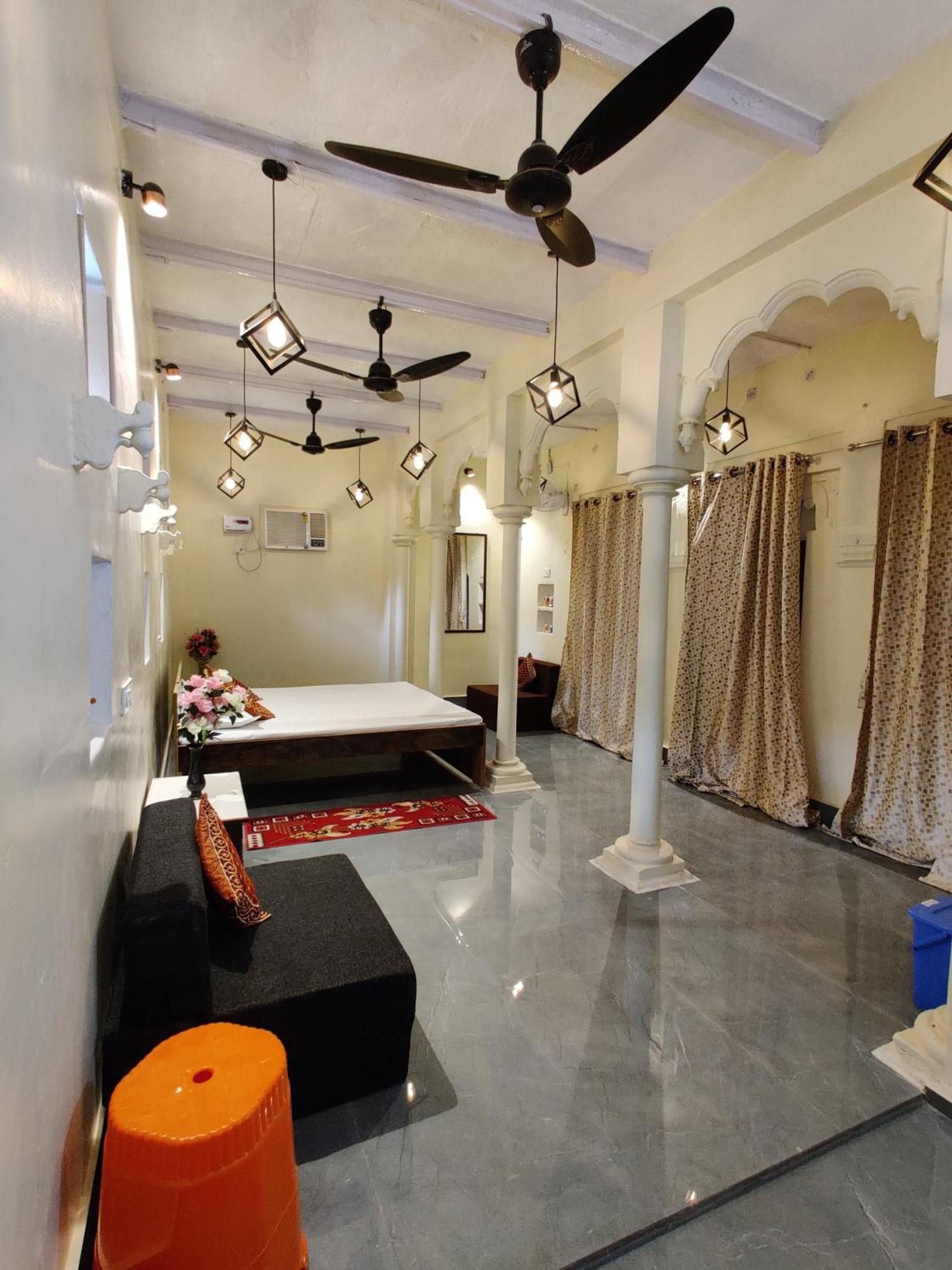 A Shivangan Heritage Near Ghat Homestay